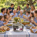 Grande boîte isotherme inox 15 L TACSAM lors d'une fête de famille au jardin