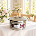 Grande boîte isotherme inox TACSAM 15 L sur une table de famille claire et fleurie
